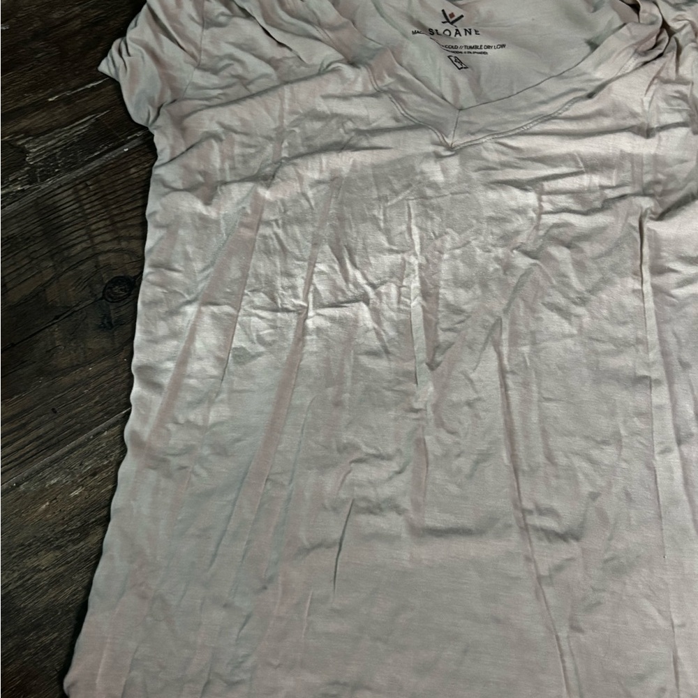 SLANE Women's V-Neck Short Sleeve Tee in Pale Pink